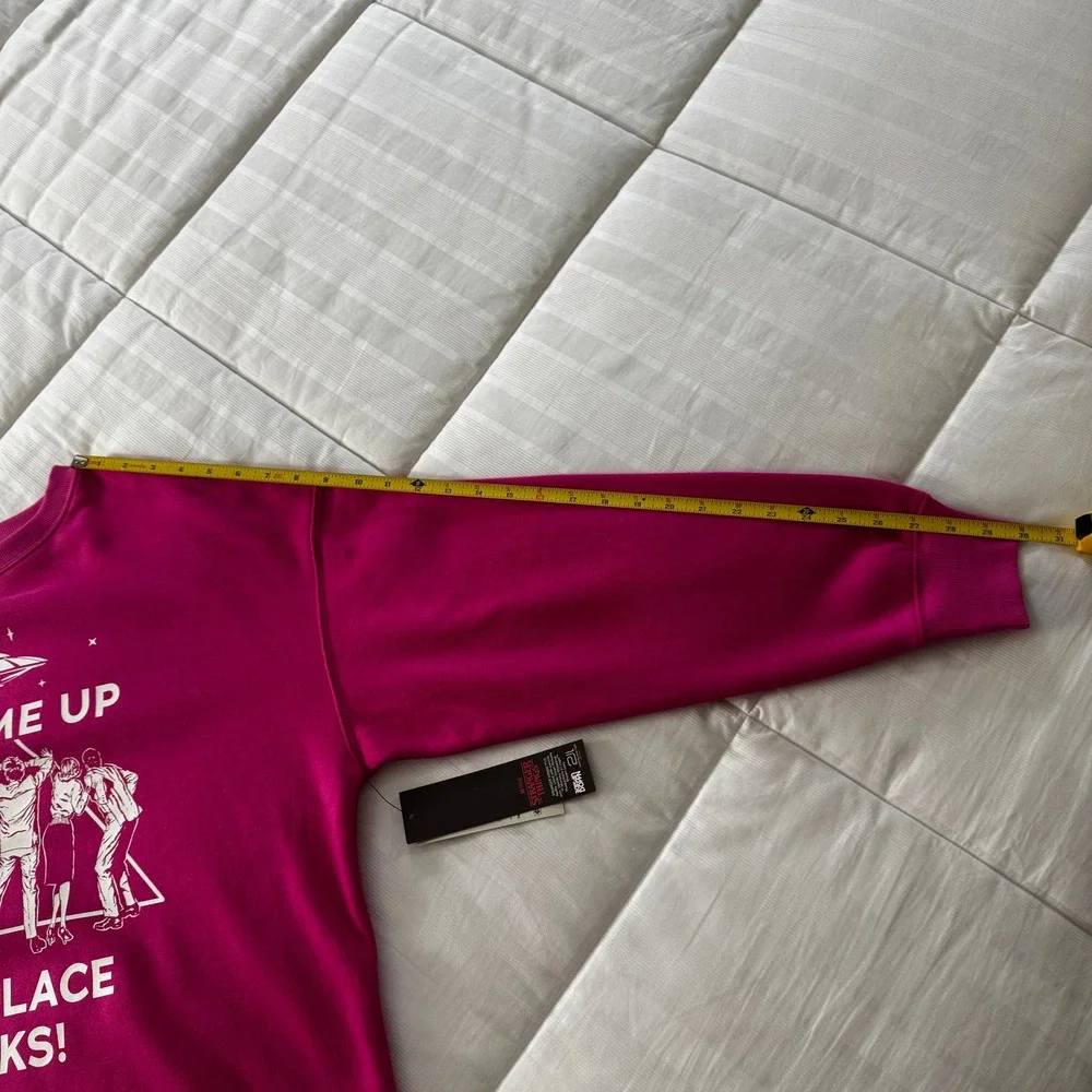 Stranger Things "Beam Me Up, This Place Sucks" Sweatshirt, Size L, Pink -‎ NWT!! - Picture 7 of 7